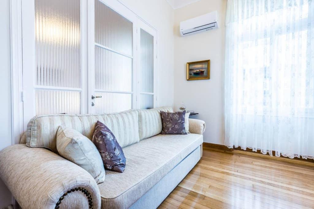 Neoclassical Apartment With 3 Bedrooms In Pireu Exterior foto