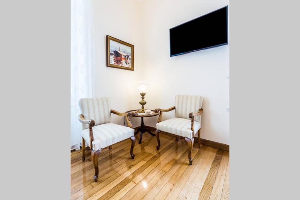 Neoclassical Apartment With 3 Bedrooms In Pireu Exterior foto