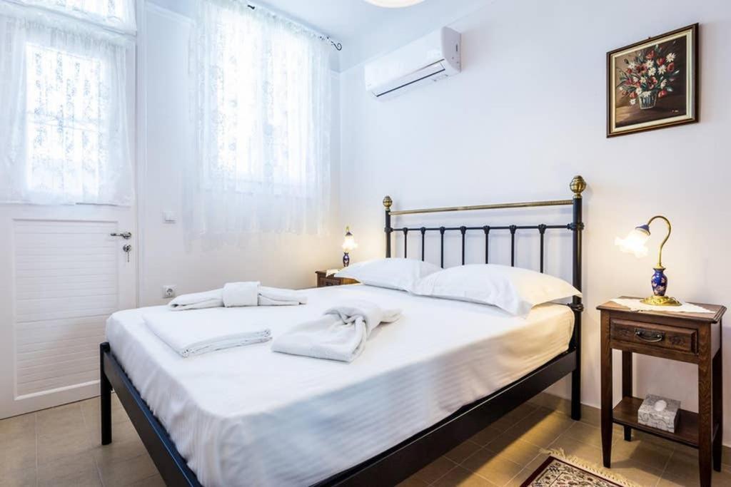 Neoclassical Apartment With 3 Bedrooms In Pireu Exterior foto