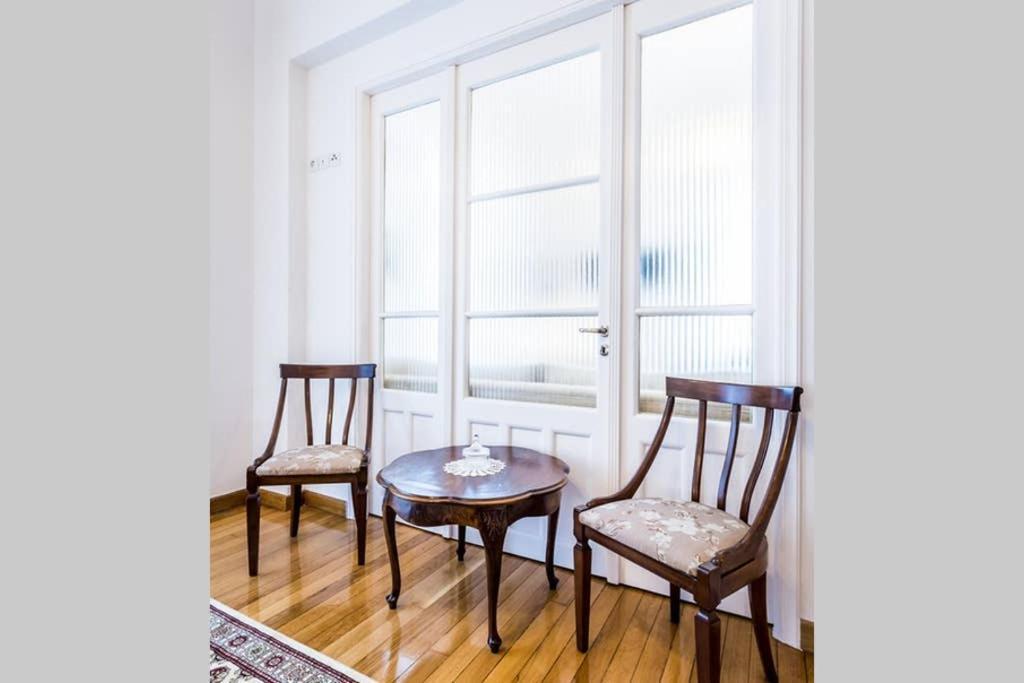 Neoclassical Apartment With 3 Bedrooms In Pireu Exterior foto