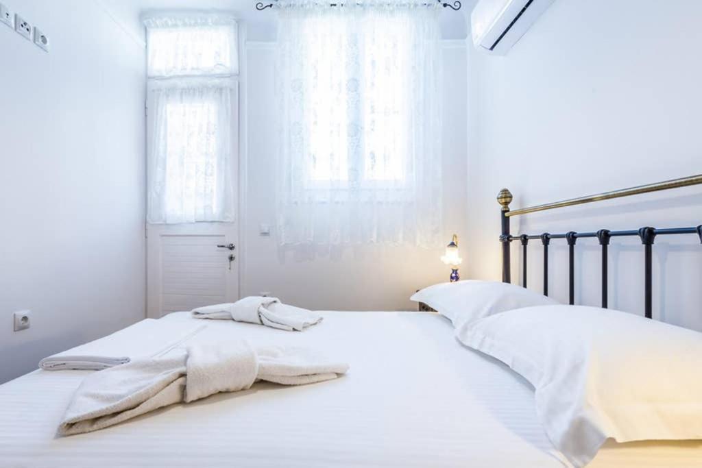 Neoclassical Apartment With 3 Bedrooms In Pireu Exterior foto
