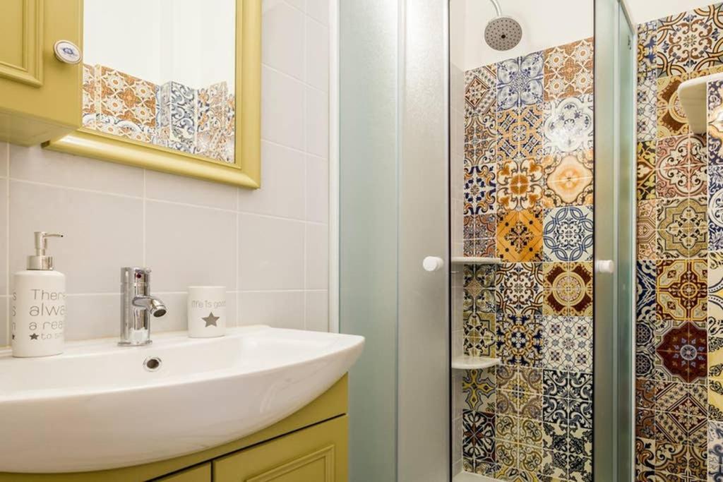 Neoclassical Apartment With 3 Bedrooms In Pireu Exterior foto