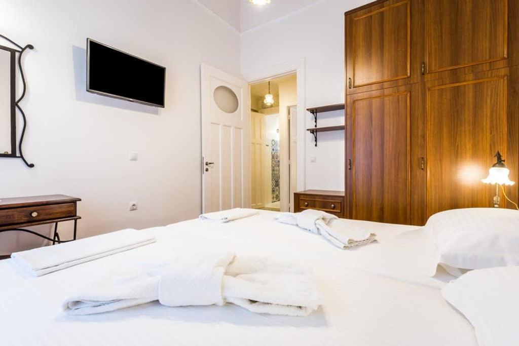 Neoclassical Apartment With 3 Bedrooms In Pireu Exterior foto