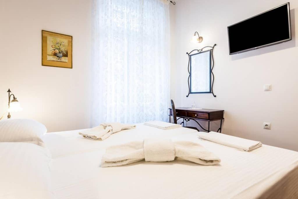 Neoclassical Apartment With 3 Bedrooms In Pireu Exterior foto