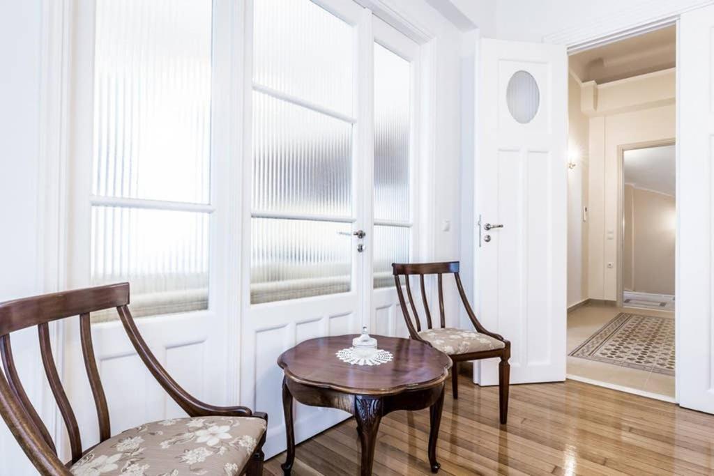 Neoclassical Apartment With 3 Bedrooms In Pireu Exterior foto