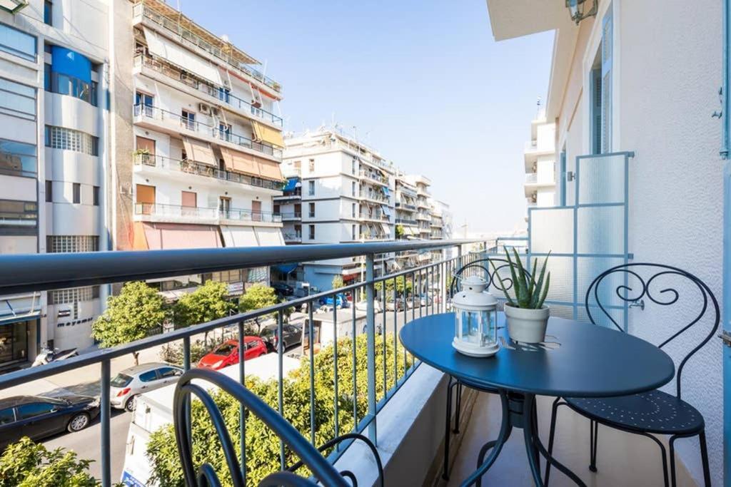 Neoclassical Apartment With 3 Bedrooms In Pireu Exterior foto